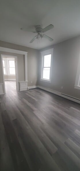 Building Photo - 27 Sharon Ave