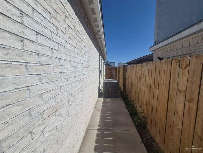 Building Photo - 12 San Jose Dr