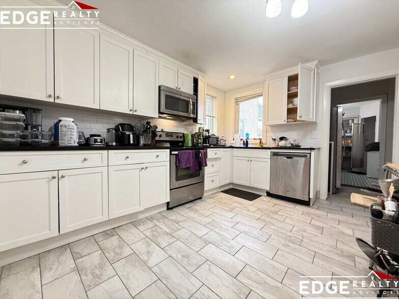 Building Photo - 39 Saint Paul St