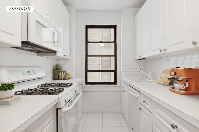 Building Photo - 1225 Park Ave