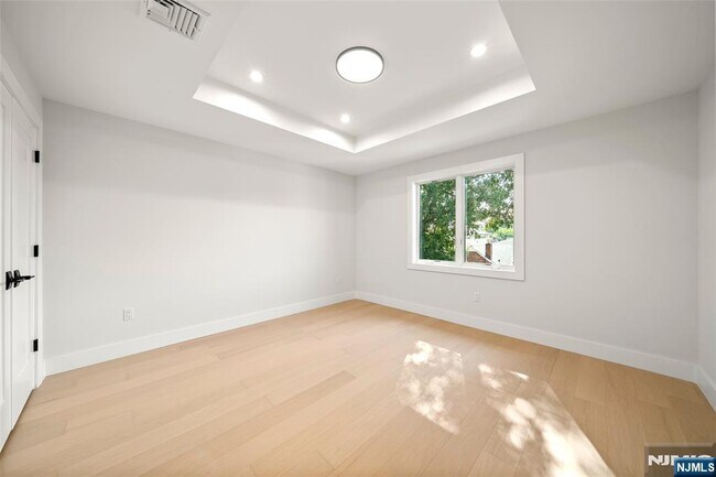 Building Photo - 450 N 10th St