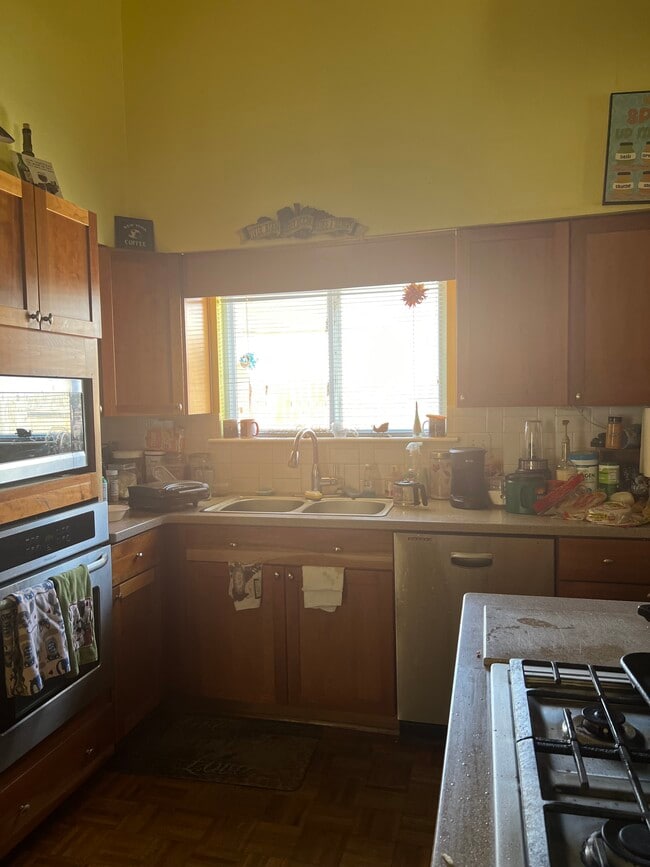 Building Photo - 5200 Mariposa Dr NW