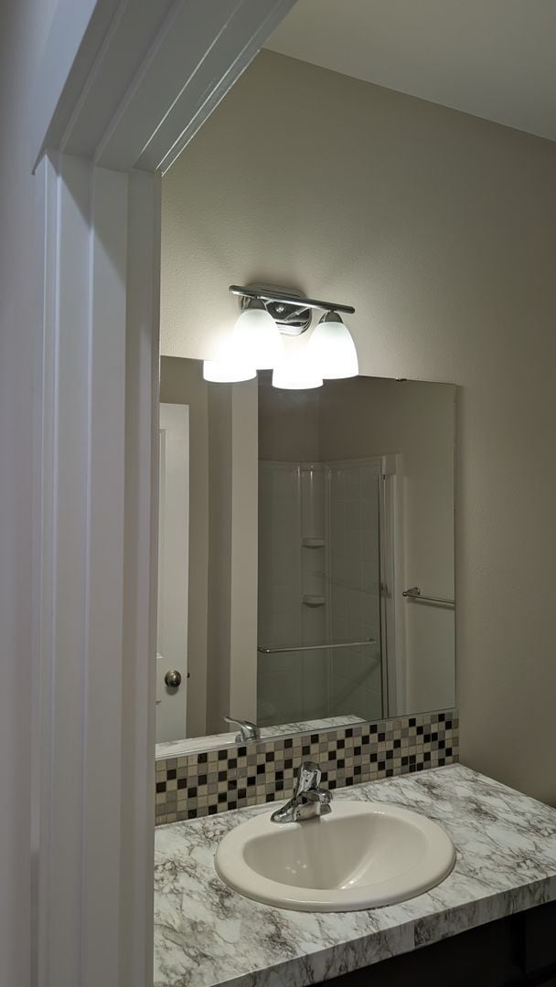 Building Photo - 5 bedroom Marysville 2 story home