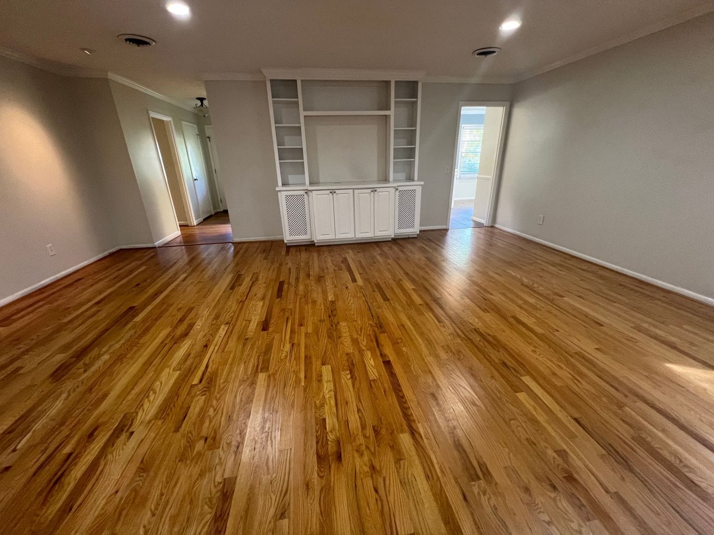 Building Photo - 726 E Magnolia Ave