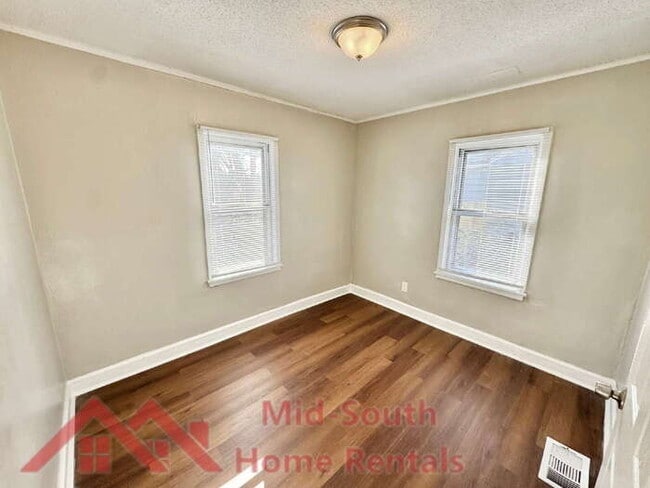 Building Photo - 2071 Hubert Ave