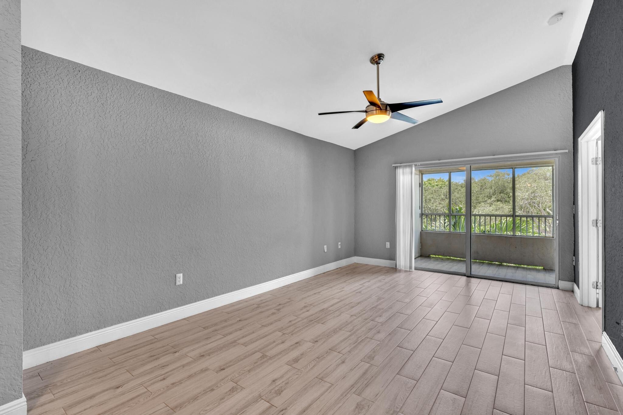 Building Photo - 2803 N Oakland Forest Dr