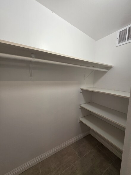 Building Photo - 470 Mercury Ln