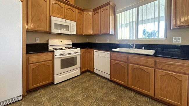 Building Photo - 3 Bedroom 2 Bath Home Located on Large Lot in Cherry Valley!