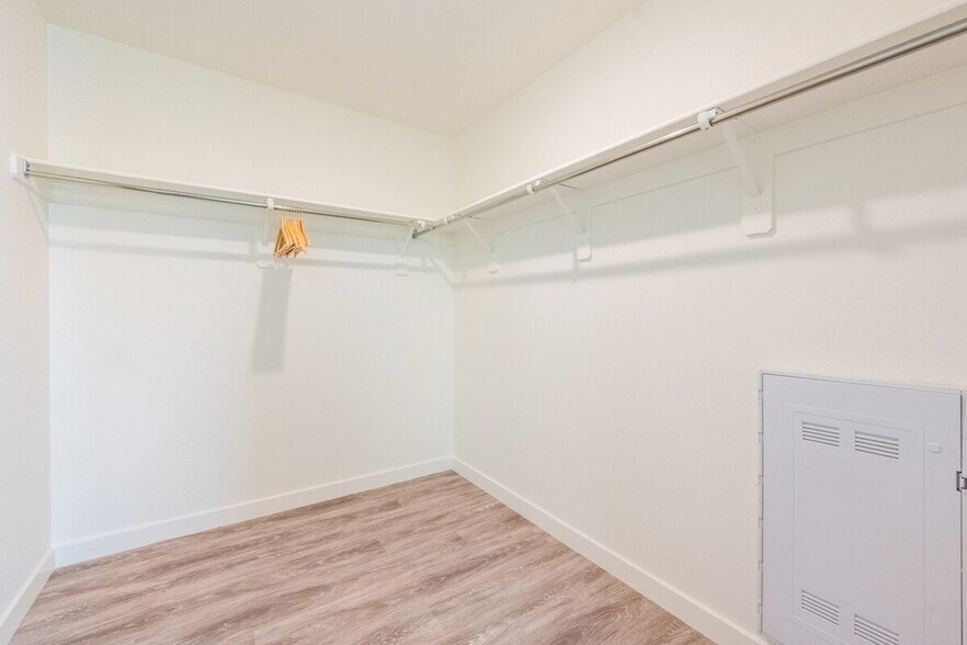 Building Photo - 5839 Cilantrillo Ave