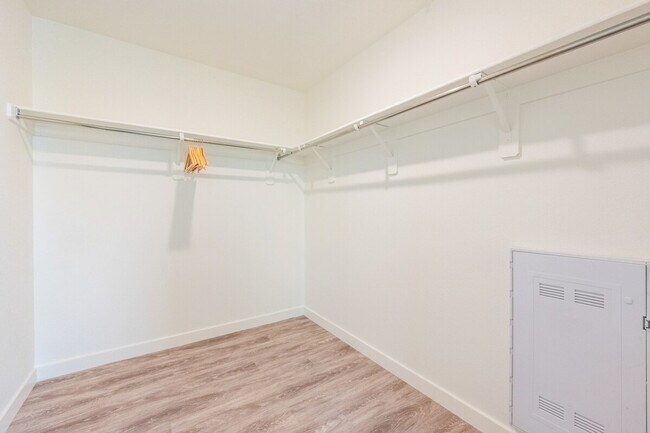 Building Photo - 5808 Boulder Hwy