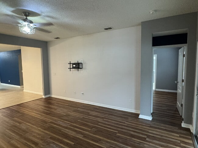 Building Photo - For Rent