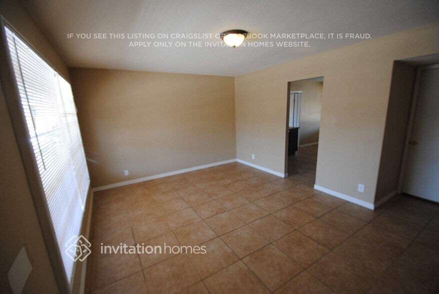 Building Photo - 4148 W Sierra Vista Dr