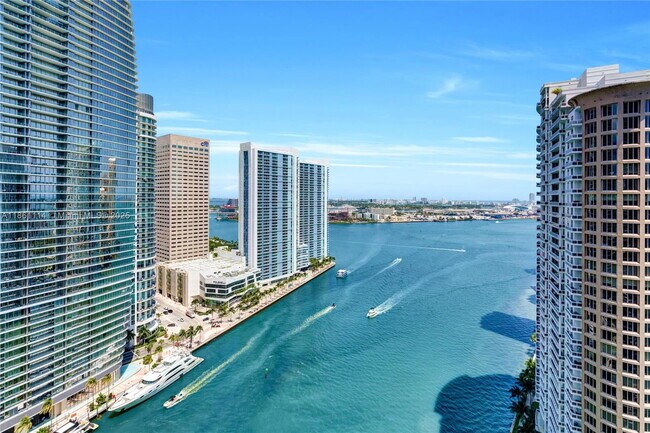 Building Photo - 465 Brickell Ave