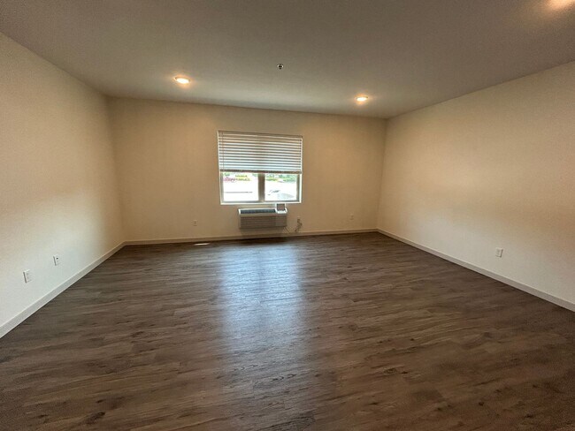 Building Photo - Studio Unit at Tiller+Main