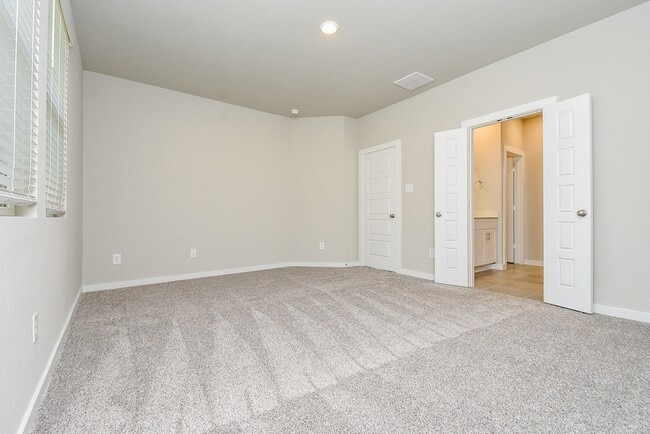 Building Photo - 2022 W Darlington Oak Ct