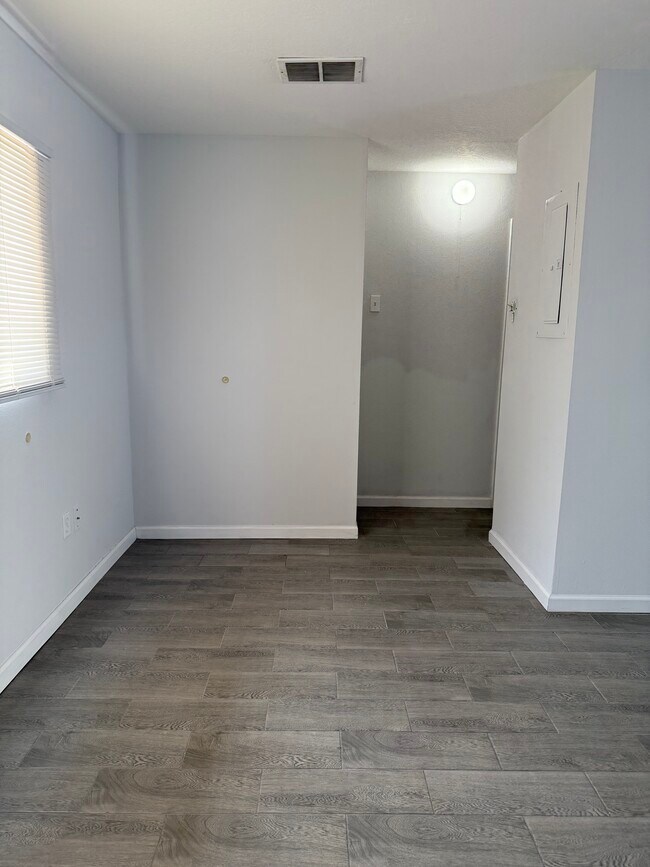 Building Photo - 420 San Gabriel St