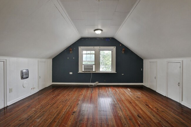 Building Photo - 2142 Summit St