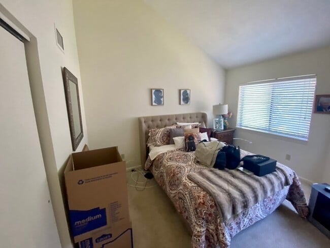 Building Photo - 215 Trailside Way