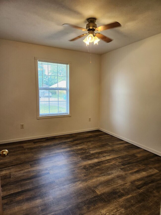 Building Photo - Southwest Springfield 3 Bed / 2 Bath Home ...