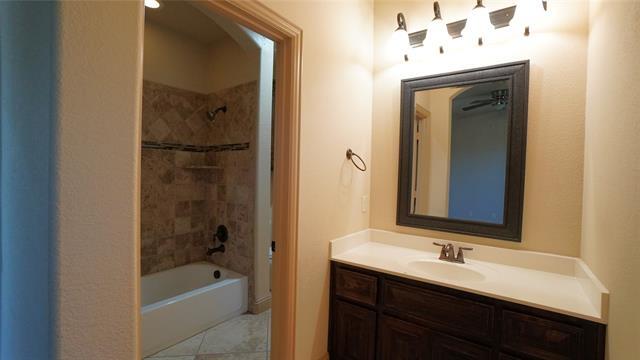 Building Photo - 588 Deverson Dr