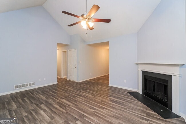 Building Photo - 2756 Sanibel Ln SE