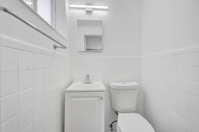 Building Photo - 9270 E Bay Harbor Dr