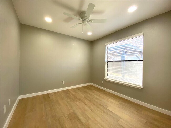 Building Photo - 6920 Bethune Ave