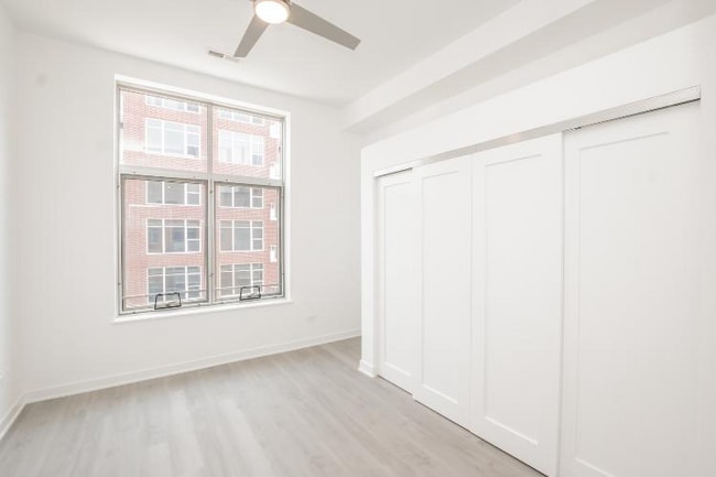 Building Photo - 939 W Madison St