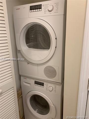 Building Photo - 601 NE 36th St