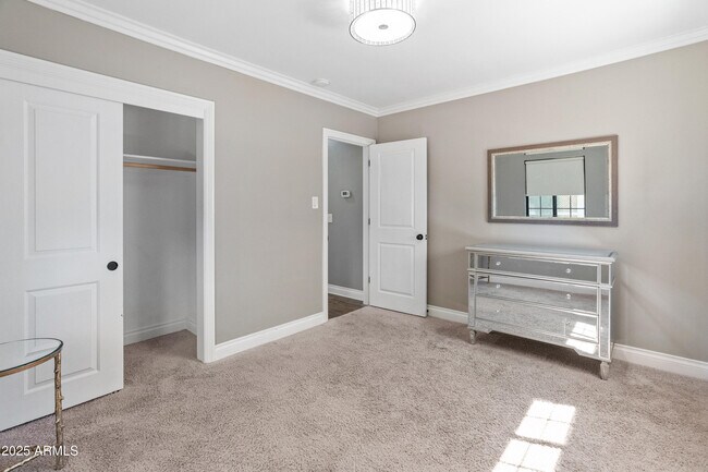 Building Photo - 4146 E Glenrosa Ave
