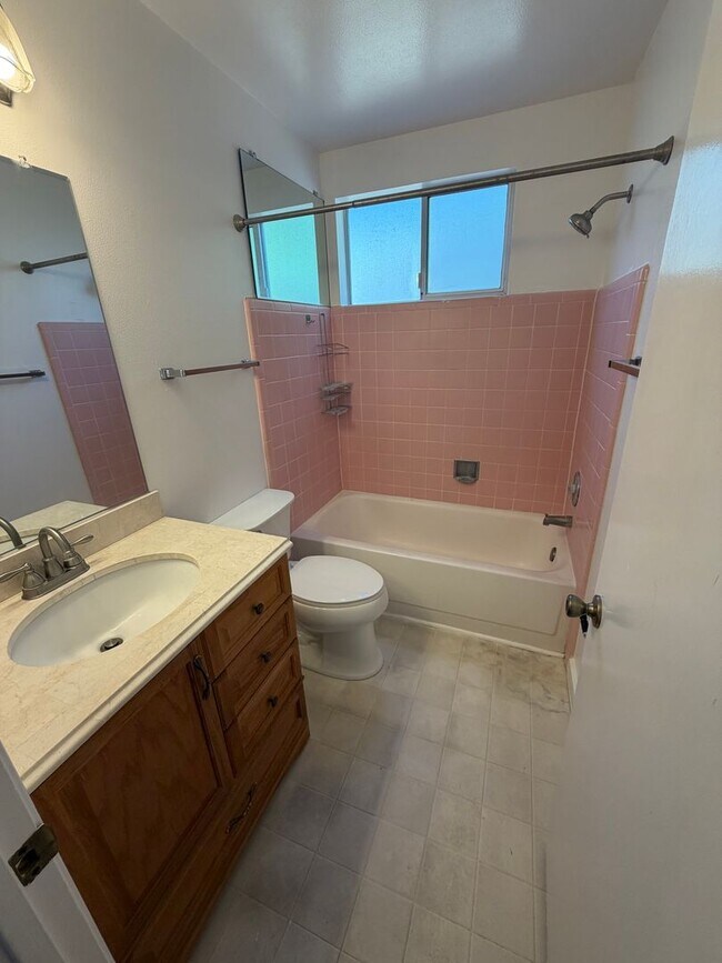 Building Photo - 3 Bedroom | 1.5 Bathroom | Single Family Home in Carmichael