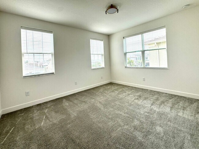 Building Photo - 32792 Tree of Life Ave