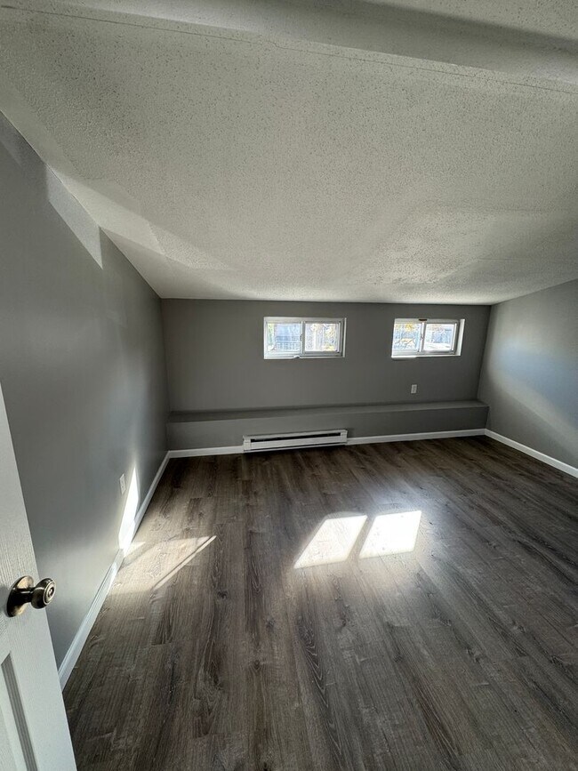 Building Photo - 1036 Chicopee St