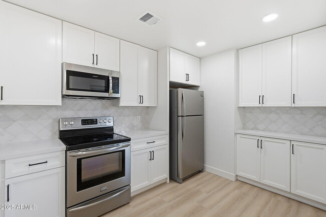 Building Photo - 4201 E Camelback Rd