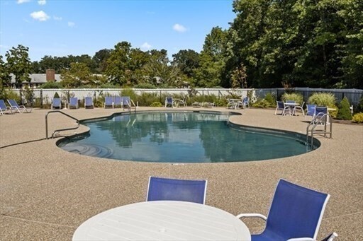 Building Photo - 12 Bayberry Dr