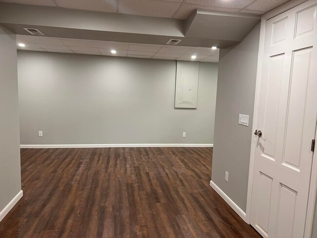 Building Photo - 620 1st St SE