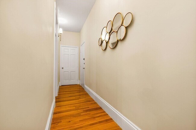 Building Photo - 481 Beacon St