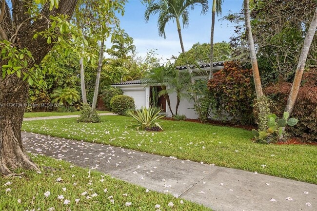 Building Photo - 4435 SW 13th St