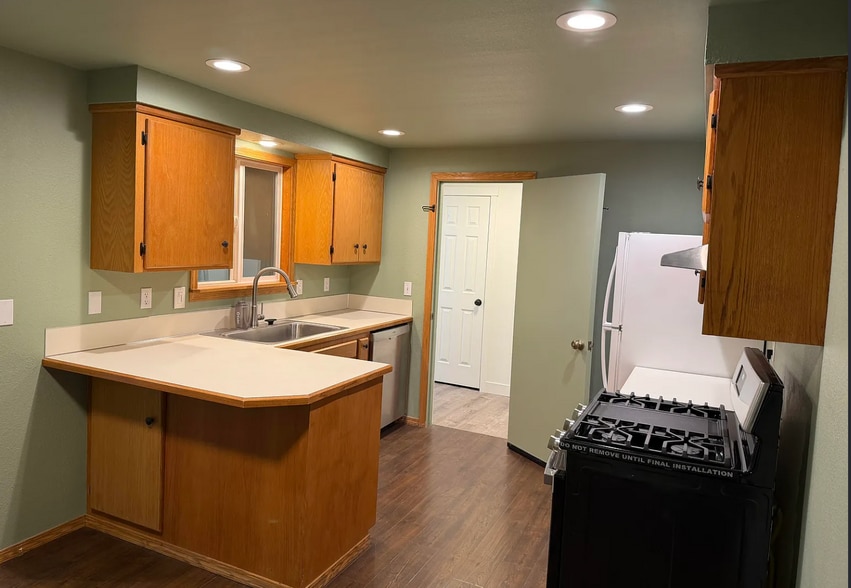 Kitchen - 3650 NE Canterbury Cir