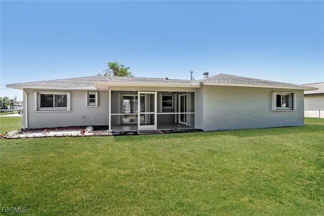 Building Photo - 1423 SE 18th St