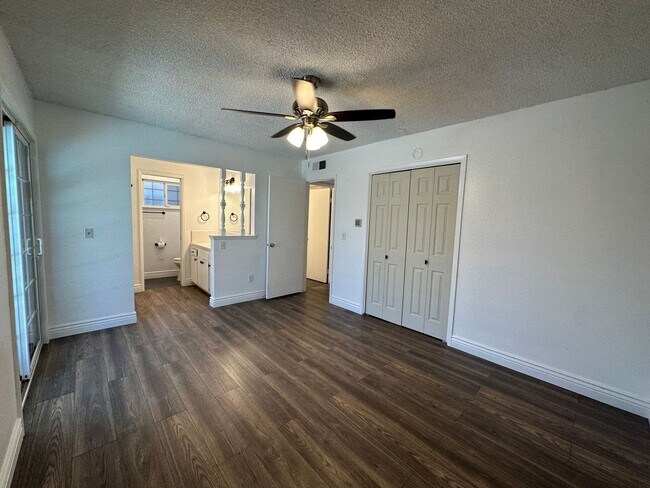 Building Photo - SW Visalia Home coming soon!!
