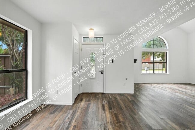 Building Photo - 473 Leisure Ln