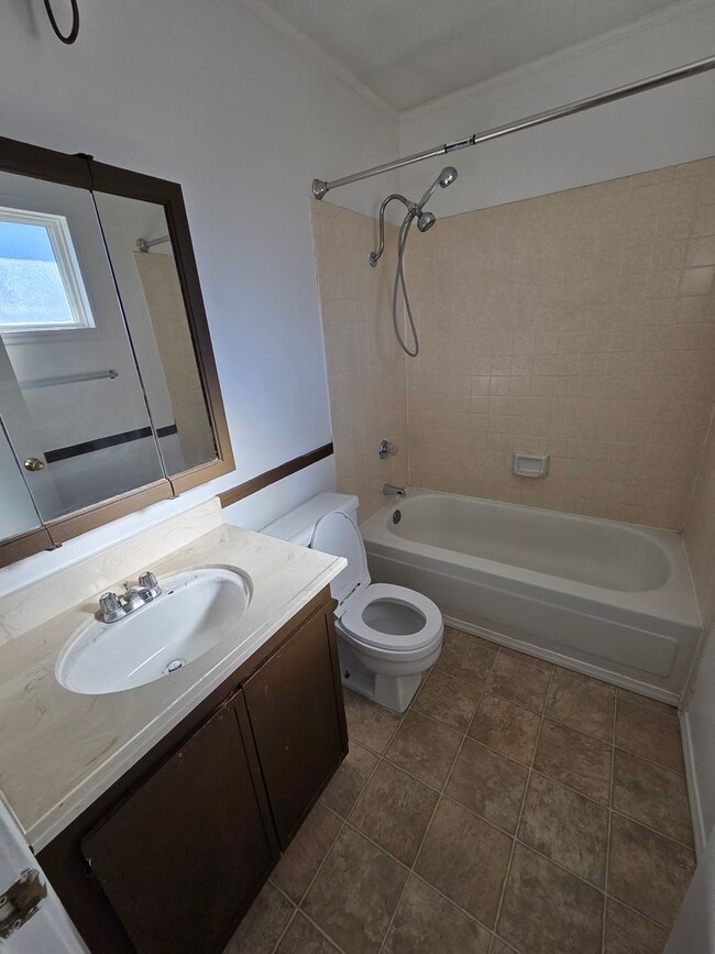 Building Photo - 1460 Linden Way