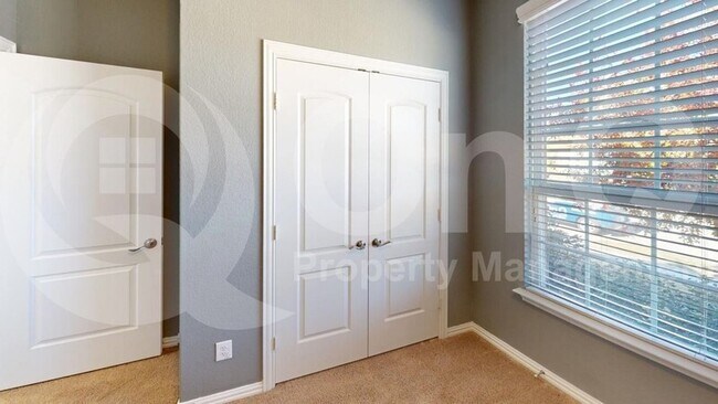 Building Photo - 1417 Westborough Dr