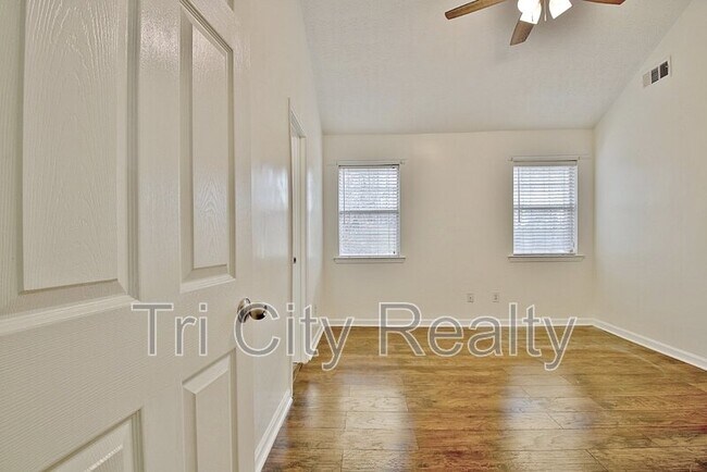 Building Photo - 350 Cobbler Dr