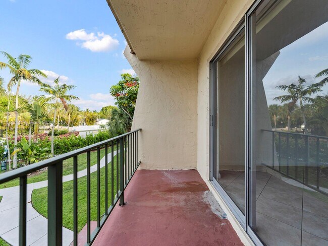 Building Photo - 14034 SW 90th Ave