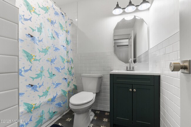 Building Photo - 741 Lakehurst Ave