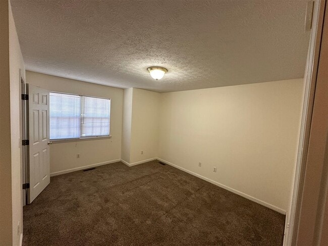 Building Photo - 1302 Smallhouse Rd
