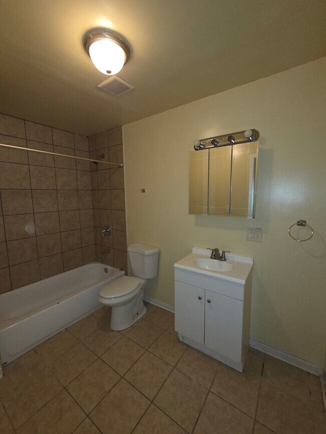 Building Photo - 6669 S Michigan Ave