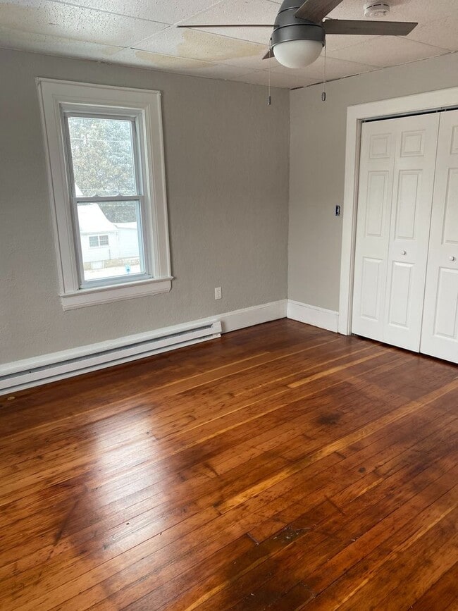 Building Photo - 820 Main St